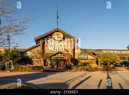 Round Rock, TX - 9 décembre 2024 : entrée aux boutiques Bass Pro Outdoor World de Round Rock Texas Banque D'Images