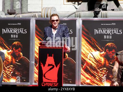 HOLLYWOOD, CA - le 31 octobre 2011 : Mickey Rourke part et l'Empreinte cérémonie tenue à Grauman's Chinese Theatre à Hollywood, Etats-Unis le 31 octobre 2011. Banque D'Images