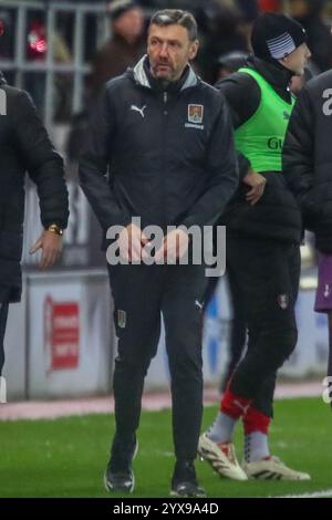 Rotherham, Royaume-Uni. 14 décembre 2024. Ian Sampson, Caretaker Manager de Northampton Town, après sa défaite 3-0 contre rotherham United en EFL League One. Crédit : Clive Stapleton/Alamy Live News Banque D'Images