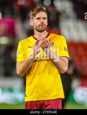 Rotherham, Royaume-Uni. 14 décembre 2024. Le capitaine de l'équipe de Northampton Town Jon Guthrie après sa défaite face à Rotherham Uniuted en EFL League One. Crédit : Clive Stapleton/Alamy Live News Banque D'Images