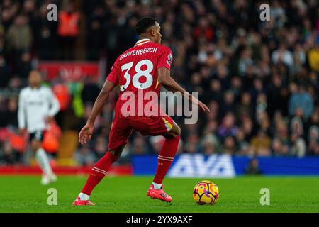 Anfield, Liverpool le samedi 14 décembre 2024. Ryan Gravenberch de Liverpool en action lors du match de premier League entre Liverpool et Fulham à Anfield, Liverpool le samedi 14 décembre 2024. (Photo : Steven Halliwell | mi News) crédit : MI News & Sport /Alamy Live News Banque D'Images