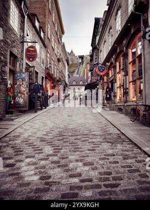 La Chasse-Galerie, boutique de souvenirs du Lys et d'autres magasins et restaurants sur une rue historique Rue Sous-Le-rue Fort avec un funiculaire à l'arrière Banque D'Images
