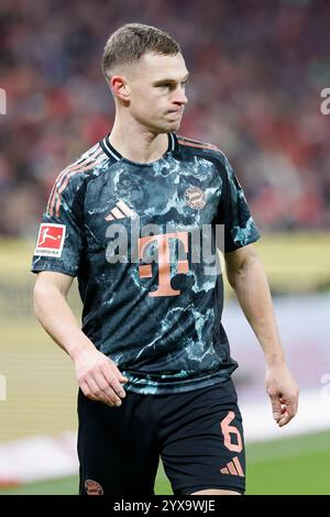 Mainz, Ger. 14 décembre 2024. v.l. : Joshua Kimmich (FC Bayern Muenchen, 6), 14.12.2024, Fussball, Bundesliga, 1. FSV Mainz 05 - FC Bayern Muenchen, GER, Mainz, Mewa Arena, DFL LA RÉGLEMENTATION INTERDIT TOUTE UTILISATION DE PHOTOGRAPHIES COMME SÉQUENCES D'IMAGES ET/OU QUASI-VIDÉO. Crédit : HMB Media/Alamy Live News Banque D'Images