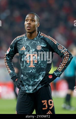 Mainz, Ger. 14 décembre 2024. v.l. : Mathys tel (FC Bayern Muenchen, 39), 14.12.2024, Fussball, Bundesliga, 1. FSV Mainz 05 - FC Bayern Muenchen, GER, Mainz, Mewa Arena, DFL LA RÉGLEMENTATION INTERDIT TOUTE UTILISATION DE PHOTOGRAPHIES COMME SÉQUENCES D'IMAGES ET/OU QUASI-VIDÉO. Crédit : HMB Media/Alamy Live News Banque D'Images