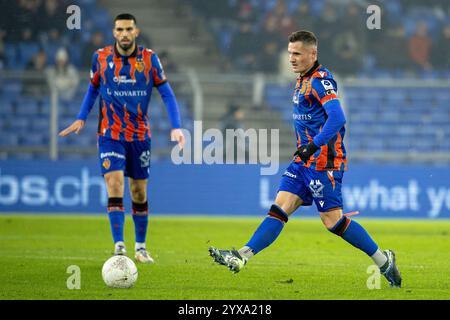 Bâle, Suisse. 14 décembre 2024. Bâle, Suisse, 14 décembre 2024 : Taulant Xhaka (34 Basel) lors du match de Super League entre le FC Basel 1893 et le Grasshopper Club Zurich au Jakob-Park à Bâle, Suisse. Philipp Kresnik (Philipp Kresnik/SPP) crédit : SPP Sport Press photo. /Alamy Live News Banque D'Images