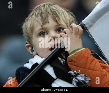 Newcastle, Royaume-Uni. 15 décembre 2024. Un jeune fan de Newcastle lors du match de premier League Newcastle United vs Leicester City au rassemblement James's Park, Newcastle, Royaume-Uni, le 14 décembre 2024 (photo Mark Cosgrove/News images) à Newcastle, Royaume-Uni le 15/12/2024. (Photo de Mark Cosgrove/News images/SIPA USA) crédit : SIPA USA/Alamy Live News Banque D'Images