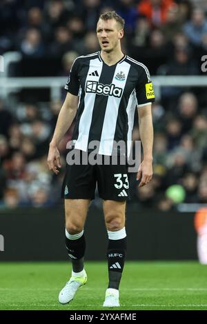 Newcastle, Royaume-Uni. 15 décembre 2024. Dan Burn de Newcastle United lors du match de premier League Newcastle United vs Leicester City au James's Park, Newcastle, Royaume-Uni, le 14 décembre 2024 (photo Mark Cosgrove/News images) à Newcastle, Royaume-Uni le 15/12/2024. (Photo de Mark Cosgrove/News images/SIPA USA) crédit : SIPA USA/Alamy Live News Banque D'Images