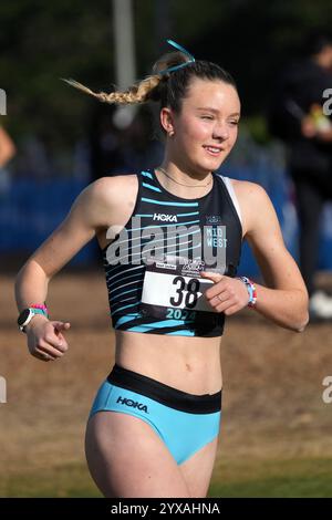 San Diego, Californie, États-Unis. 14 décembre 2024. Rosie Mucharsky se classe 15e dans la course des filles en 18:19,9 lors du Foot Locker Cross Country Championships, samedi 14 décembre 2024, à San Diego. Crédit : Kirby Lee/Alamy Live News Banque D'Images