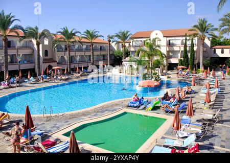 Piscine et terrasse, Napa Plaza Hotel, Ayia Napa, District de Famagouste, Chypre Banque D'Images