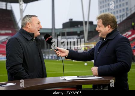 UTRECHT - (de gauche à droite) entraîneur du FC Utrecht Ron Jans, Pascal Kamperman lors du match néerlandais Eredivisie entre le FC Utrecht et Go Ahead Eagles au stade Galgenwaard le 15 décembre 2024 à Utrecht, pays-Bas. ANP TOBIAS KLEUVER Banque D'Images