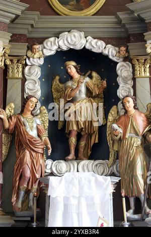 Maître-autel dans l'église paroissiale de Maître Michel l'Archange à Miholec, Croatie Banque D'Images