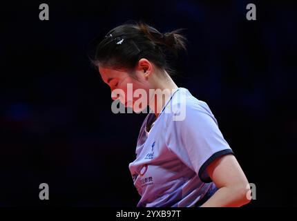 Hangzhou, Chine. 15 décembre 2024. Han Yue réagit lors du match de finale en simple féminin entre Wang Zhiyi, de Chine, et Han Yue, de Chine, à la finale du BWF World Tour 2024 à Hangzhou, Chine, 15 décembre 2024. Crédit : Hou Zhaokang/Xinhua/Alamy Live News Banque D'Images