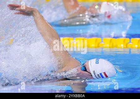 Budapest, Hongrie. 15 décembre 2024. BUDAPEST, HONGRIE - 15 DÉCEMBRE : Kira Toussaint des pays-Bas en compétition dans la course de relais Medley 4x100m féminine lors du jour 6 des Championnats du monde de natation aquatique 2024 à Duna Arena le 15 décembre 2024 à Budapest, Hongrie. (Photo de Nikola Krstic/BSR Agency) crédit : BSR Agency/Alamy Live News Banque D'Images