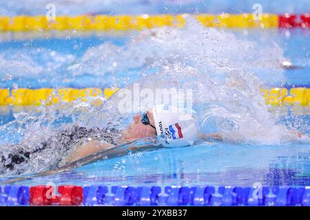 Budapest, Hongrie. 15 décembre 2024. BUDAPEST, HONGRIE - 15 DÉCEMBRE : Kira Toussaint des pays-Bas en compétition dans la course de relais Medley 4x100m féminine lors du jour 6 des Championnats du monde de natation aquatique 2024 à Duna Arena le 15 décembre 2024 à Budapest, Hongrie. (Photo de Nikola Krstic/BSR Agency) crédit : BSR Agency/Alamy Live News Banque D'Images