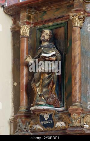 Saint Marc l'évangéliste, statue sur la chaire de l'église Sainte Anne à Osekovo, Croatie Banque D'Images