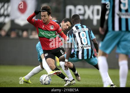 NIMÈGUE - (de gauche à droite) Pelle Clément de Sparta Rotterdam, Kodai Sano de NEC Nimègue, Joshua Kitolano de Sparta Rotterdam lors du match néerlandais Eredivisie entre N.E.C Nimègue et Sparta Rotterdam au de Goffert le 15 décembre 2024 à Nimègue, pays-Bas. ANP JEROEN PUTMANS Banque D'Images