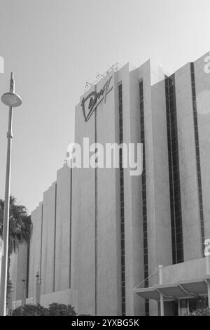 Eilat, Israël- 1er novembre 2024 : Dan Eilat vue extérieure du bâtiment de luxe en noir et blanc Banque D'Images