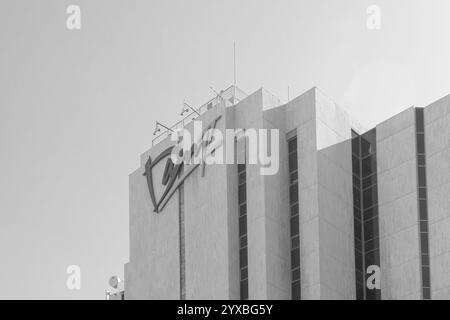 Eilat, Israël- 1er novembre 2024 : Dan Eilat vue extérieure du bâtiment de luxe en noir et blanc Banque D'Images