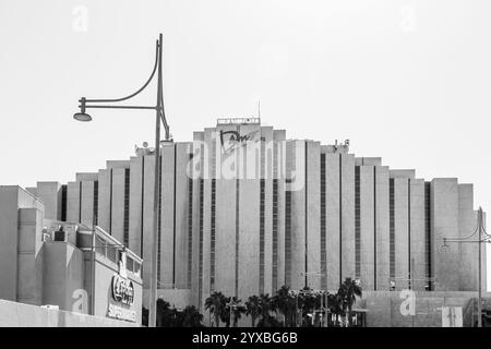 Eilat, Israël- 1er novembre 2024 : Dan Eilat vue extérieure du bâtiment de luxe en noir et blanc Banque D'Images