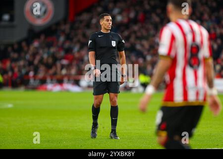 Bramall Lane, Sheffield, Angleterre - 14 décembre 2024 arbitre Farai Hallam - pendant le match Sheffield United v Plymouth Argyle, EFL Championship, 2024/25, Bramall Lane, Sheffield, Angleterre - 14 décembre 2024 crédit : Mathew Marsden/WhiteRosePhotos/Alamy Live News Banque D'Images