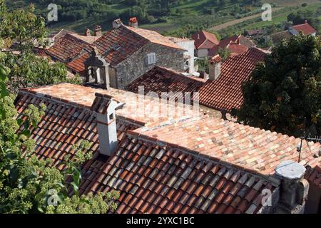 Toit des maisons dans la petite ville de Motovun, Istrie, Croatie Banque D'Images