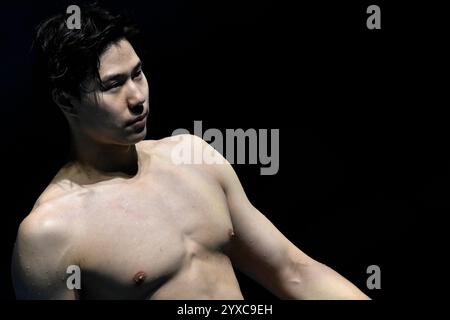 Budapest, Hongrie. 15 décembre 2024. Haiyang Qin, de Chine, réagit après avoir participé à la finale masculine du 50 m brasse lors des Championnats du monde de natation aquatique 2024 en court parcours au Duna Arena de Budapest (Hongrie), le 15 décembre 2024. Haiyang Qin s'est classé premier en remportant la médaille d'or. Crédit : Insidefoto di andrea staccioli/Alamy Live News Banque D'Images