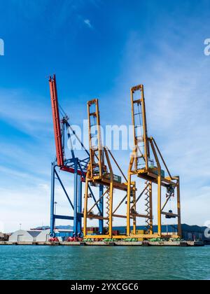 Quai de chargement au port de Malaga Banque D'Images