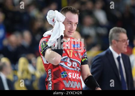 Vérone, Italie. 15 décembre 2024. Oleh Plotnytskyi de Sir Susa Vim Perugia lors du match entre Rana Verona et Sir Susa Vim Perugia, saison régulière du Championnat d'Italie de volleyball SuperLega 2024/2025, au Pala AGSM-AIM à Vérone, Italie, le 15 décembre 2024. Crédit : Agence photo indépendante/Alamy Live News Banque D'Images