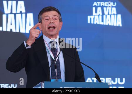 Rome, Italie 15.12.2024 : Maurizio Lupi prend la parole lors de l'événement politique organisé par le parti au pouvoir Fratelli D'Italia appelé Atreju 2024 à la Banque D'Images