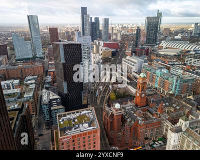 Image aérienne du paysage urbain de Manchester au-dessus d'Oxford Rd et de la gare d'Oxford Banque D'Images