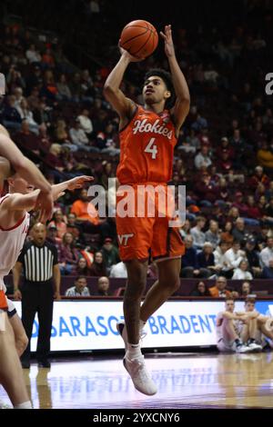15 décembre 2024 : le garde des Virginia Tech Hokies Rodney Brown Jr. (4) tire la balle pendant le match de basket-ball de la NCAA entre les Navy Midshipmen et les Virginia Tech Hokies au Cassell Coliseum de Blacksburg, Virginie. Jonathan Huff/CSM (image crédit : © Jonathan Huff/Cal Sport Media) Banque D'Images