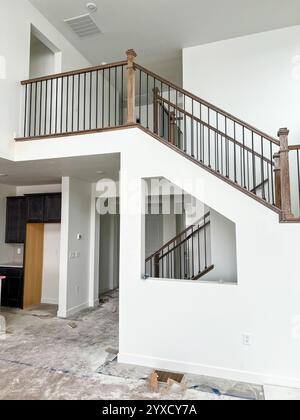 Escalier et Loft ouvert en construction neuve inachevée Banque D'Images