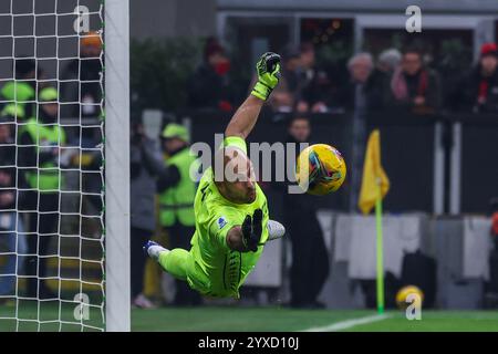 Milan, Italie. 15 décembre 2024. #1 pendant la série Un match de football 2024/25 entre l'AC Milan et le CFC de Gênes au stade San Siro crédit : Independent photo Agency/Alamy Live News Banque D'Images