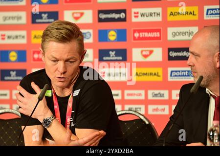 Vienne, Autriche. 15 décembre 2024. VIENNE, AUTRICHE - 15 DÉCEMBRE : l'entraîneur-chef Jesper Jensen du Danemark lors de la conférence de presse de l'EHF EURO 2024 pour femmes au Wiener Stadthalle le 15 décembre 2024 à Vienne, Autriche.241215 SEPA 38 041 - 20241215 PD11728 crédit : APA-PictureDesk/Alamy Live News Banque D'Images