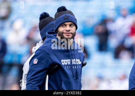 Charlotte, Caroline du Nord, États-Unis. 15 décembre 2024. Le quarterback des Dallas Cowboys Dak Prescott (4) avant le match de la NFL à Charlotte, Caroline du Nord. (Scott Kinser/CSM). Crédit : csm/Alamy Live News Banque D'Images