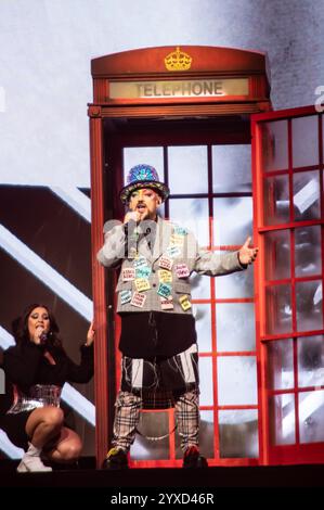 Londres, Royaume-Uni. 15e Dicember 2024. Boy George fait une entrée très britannique sur scène à l'O2 Arena. Cristina Massei/Alamy Live News. Banque D'Images