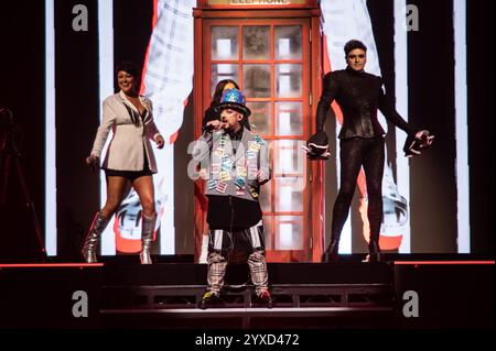 Londres, Royaume-Uni. 15e Dicember 2024. Boy George fait une entrée très britannique sur scène à l'O2 Arena. Cristina Massei/Alamy Live News. Banque D'Images