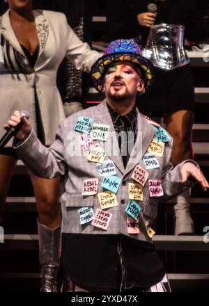 Londres, Royaume-Uni. 15e Dicember 2024. Boy George fait une entrée très britannique sur scène à l'O2 Arena. Cristina Massei/Alamy Live News. Banque D'Images