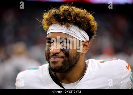 Houston, Texas, États-Unis. 15 décembre 2024. Tua Tagovailoa, quarterback des Miami Dolphins (1), après la victoire de Houston 20-12 contre les Miami Dolphins au NRG Stadium de Houston, TX, le 15 décembre 2024. Crédit : ZUMA Press, Inc/Alamy Live News Banque D'Images