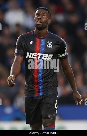 Le défenseur du Crystal Palace Marc Guehi (6 ans) lors du match Brighton & Hove Albion FC contre Crystal Palace FC English premier League au American Express Stadium, Brighton & Hove, Angleterre, Royaume-Uni le 15 décembre 2024 Credit : Every second Media/Alamy Live News Banque D'Images