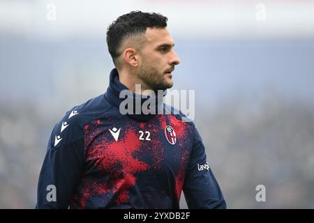 Bologne, Italie. 15 décembre 2024. Charalampos Lykogiannis (Bologna FC) lors du FC Bologna vs ACF Fiorentina, match de football italien Serie A à Bologne, Italie, 15 décembre 2024 crédit : Agence photo indépendante/Alamy Live News Banque D'Images