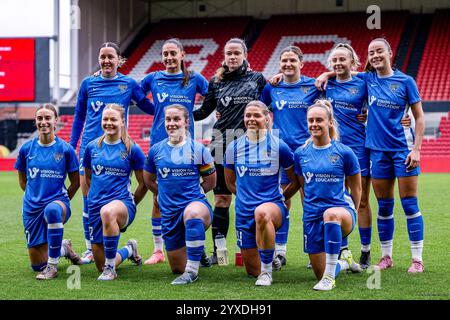 Bristol, Royaume-Uni. 15 décembre 2024. Bristol, Angleterre, 15 décembre 2024 formation de l'équipe de Durham avant le match de championnat féminin entre Bristol City et Durham à Ashton Gate à Bristol, Angleterre (Rachel le Poidevin/SPP) crédit : SPP Sport Press photo. /Alamy Live News Banque D'Images