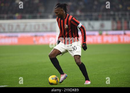 Milan, Italie. 15 décembre 2024. RFAEL LEAO en action lors du match de football Serie A TIM entre l'AC Milan et le CFC de Gênes au stade San Siro (crédit image : © Ervin Shulku/ZUMA Press Wire) USAGE ÉDITORIAL SEULEMENT! Non destiné à UN USAGE commercial ! Banque D'Images