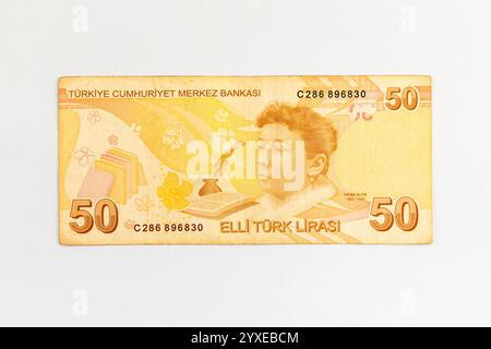 Turquie 50 lira 2009 billet de banque représentant un portrait de Fatma Aliye Topuz, des fleurs et des figures littéraires Banque D'Images