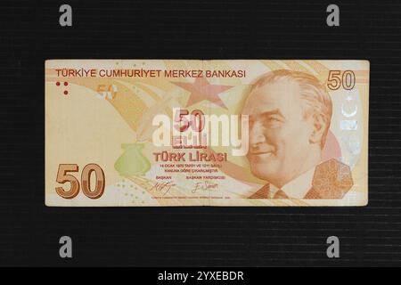 Billet de banque turc de 50 lires représentant le portrait de Mustafa Kemal Ataturk Banque D'Images