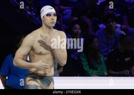 Budapest, Hongrie. 15 décembre 2024. Qin Haiyang de Chine se prépare pour la finale masculine du 50m brasse aux Championnats du monde de natation aquatique (25m) à Budapest, Hongrie, le 15 décembre 2024. Crédit : Attila Volgyi/Xinhua/Alamy Live News Banque D'Images