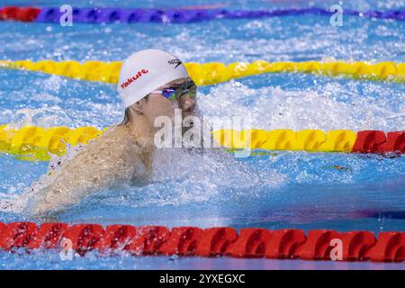 Budapest, Hongrie. 15 décembre 2024. Qin Haiyang, de Chine, participe à la finale masculine du 50m brasse aux Championnats du monde de natation aquatique (25m) à Budapest, Hongrie, le 15 décembre 2024. Crédit : Attila Volgyi/Xinhua/Alamy Live News Banque D'Images