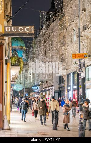 Photo thématique de Noël et du shopping de Noël, prise le 12 décembre 2024 à Vienne, Autriche. Gucci at Kohlmarkt - 20241212 PD16524 crédit : APA-PictureDesk/Alamy Live News Banque D'Images