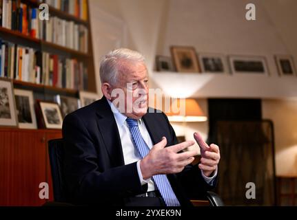 Ancien chancelier autrichien Franz Vranitzky (SPÖ) mercredi 11 décembre 2024, lors d'une interview avec l'Agence de presse APA-Autriche à Vienne, Autriche. - 20241211 PD18077 crédit : APA-PictureDesk/Alamy Live News Banque D'Images