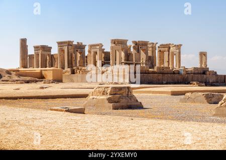Vue panoramique principale sur les ruines du palais de Tachara, Persépolis Banque D'Images